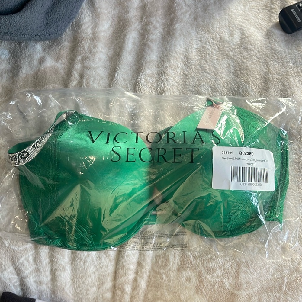 VS Green PUSH-UP BRA 38D